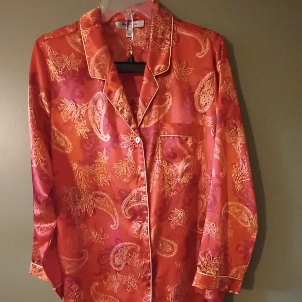 Morgan Taylor women's silk pajamas. Size L
